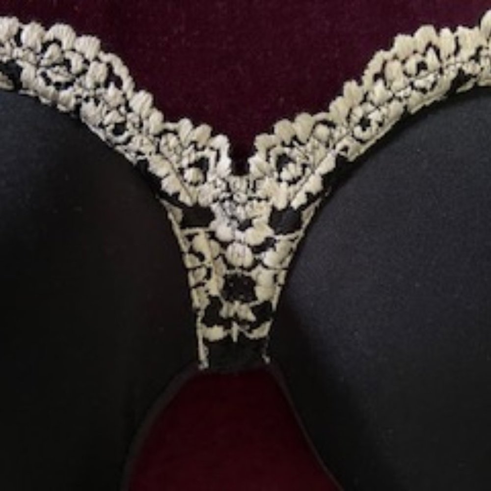 Wacoal 32DDD Black Lace Underwire
